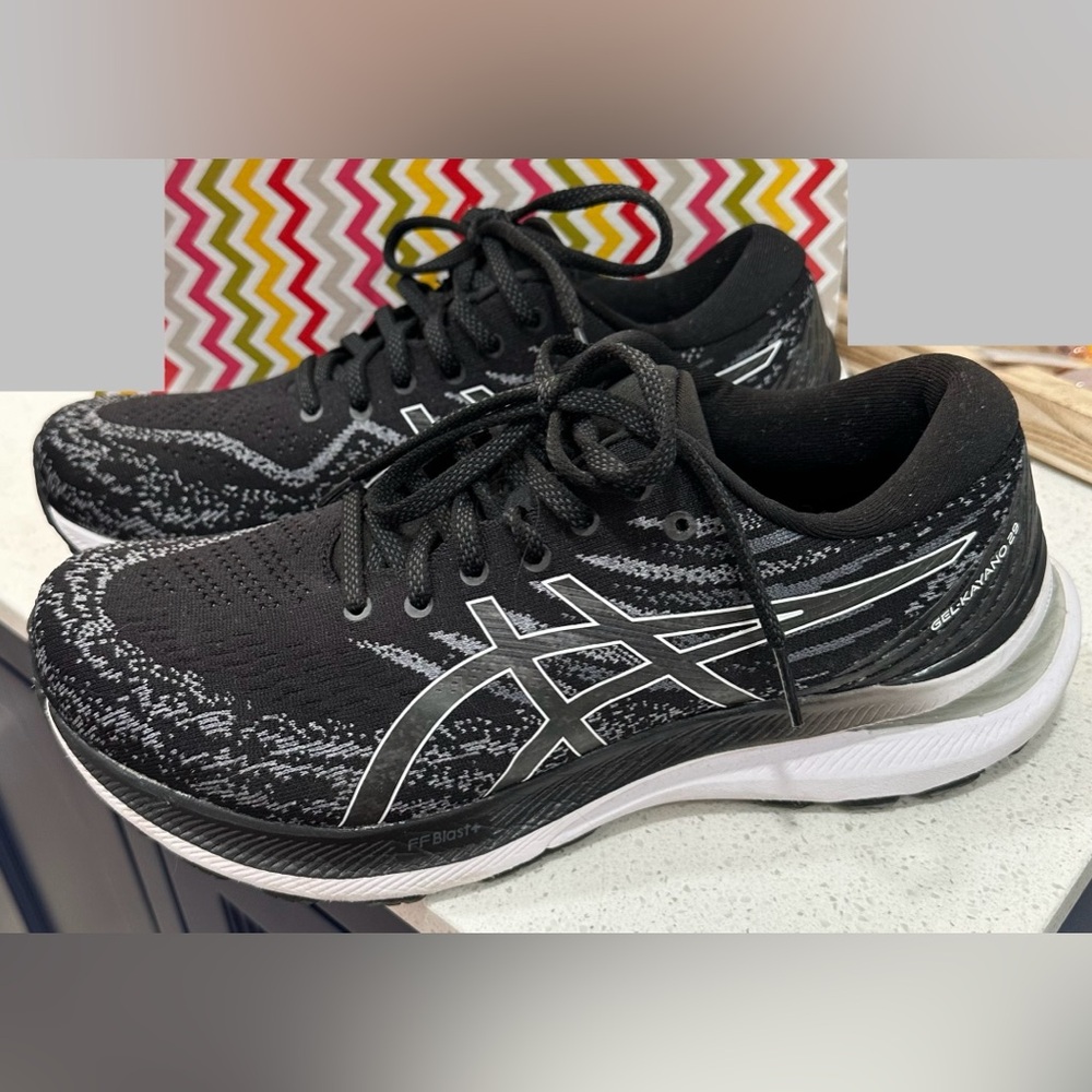 ASICS Gel-Kayano 29 - size 9.5